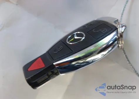 2018 Mercedes-Benz C 300 z USA, uszkodzony, nr VIN 55SWF4JB4JU243764